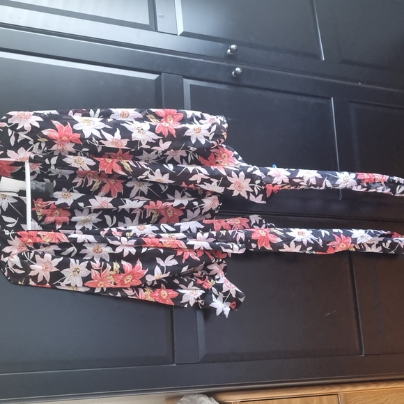 Buffalo David Button floral print sheer wrap top. - Picture 2 of 3